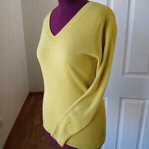 Croft & Barrow The Extra Soft V-Neck Sweater M Mustard green-yellow pullover LS